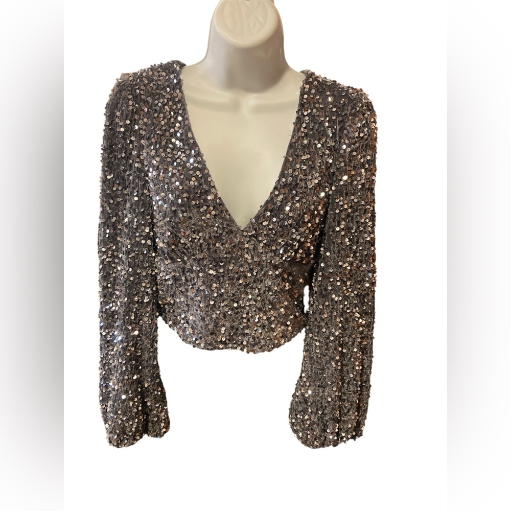 Q2 Silver Sequin Long Sleeve Top Medium